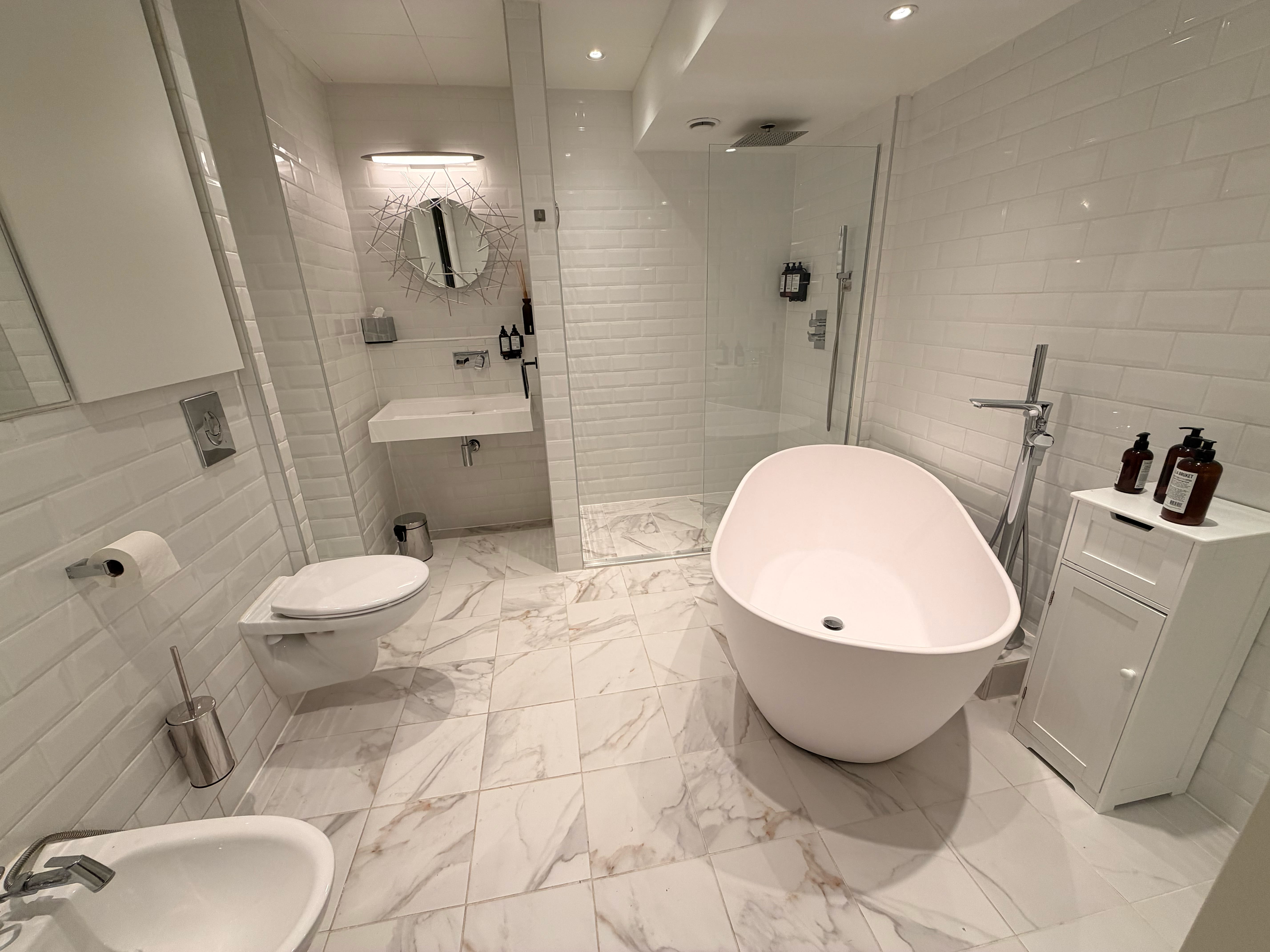 SBC Apartment Plus en-suite bathroom